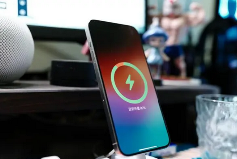 瓮安苹果15换屏服务分享用什么充电器给iPhone15充电更好 